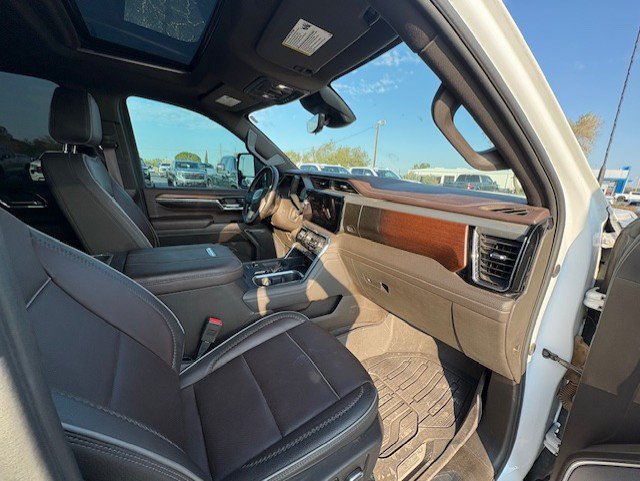 Used 2024 GMC Sierra 3500 Denali w/ Denali Reserve Package AWD/4WD image 11
