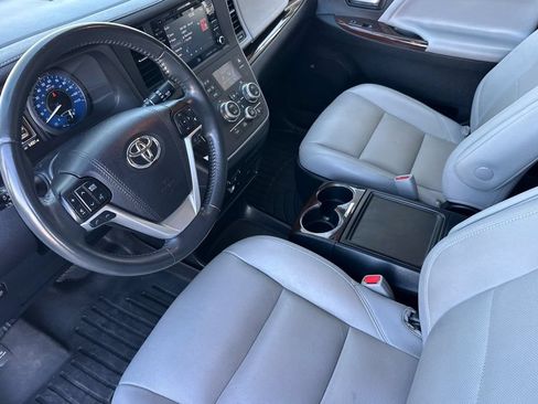 Certified 2020 Toyota Sienna Limited Premium FWD image 12