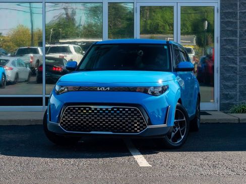 Used 2023 Kia Soul EX image 11