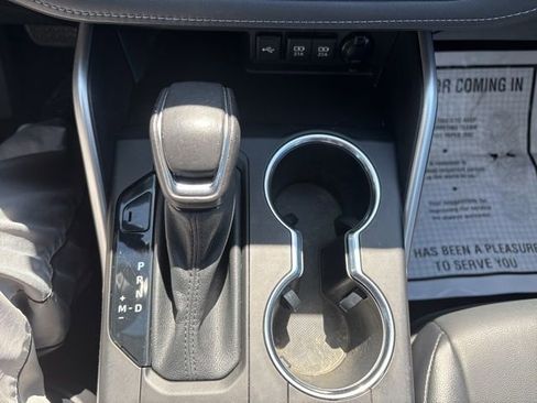 Used 2021 Toyota Highlander XLE AWD/4WD image 20