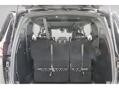 Used 2026 Chrysler Pacifica Limited FWD image 28