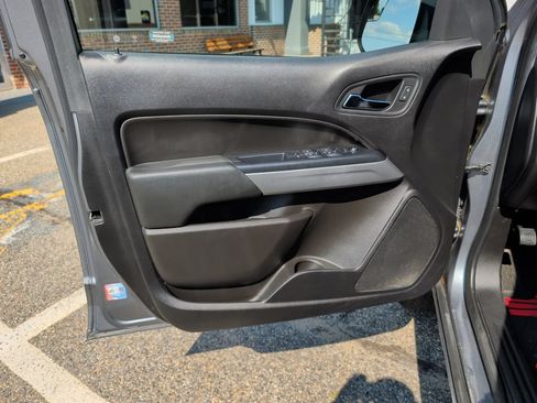 Used 2019 Chevrolet Colorado LT w/ LT Convenience Package AWD/4WD image 12