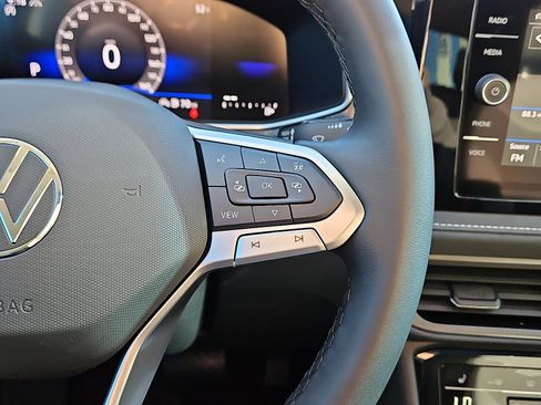 New 2025 Volkswagen Taos SE image 19