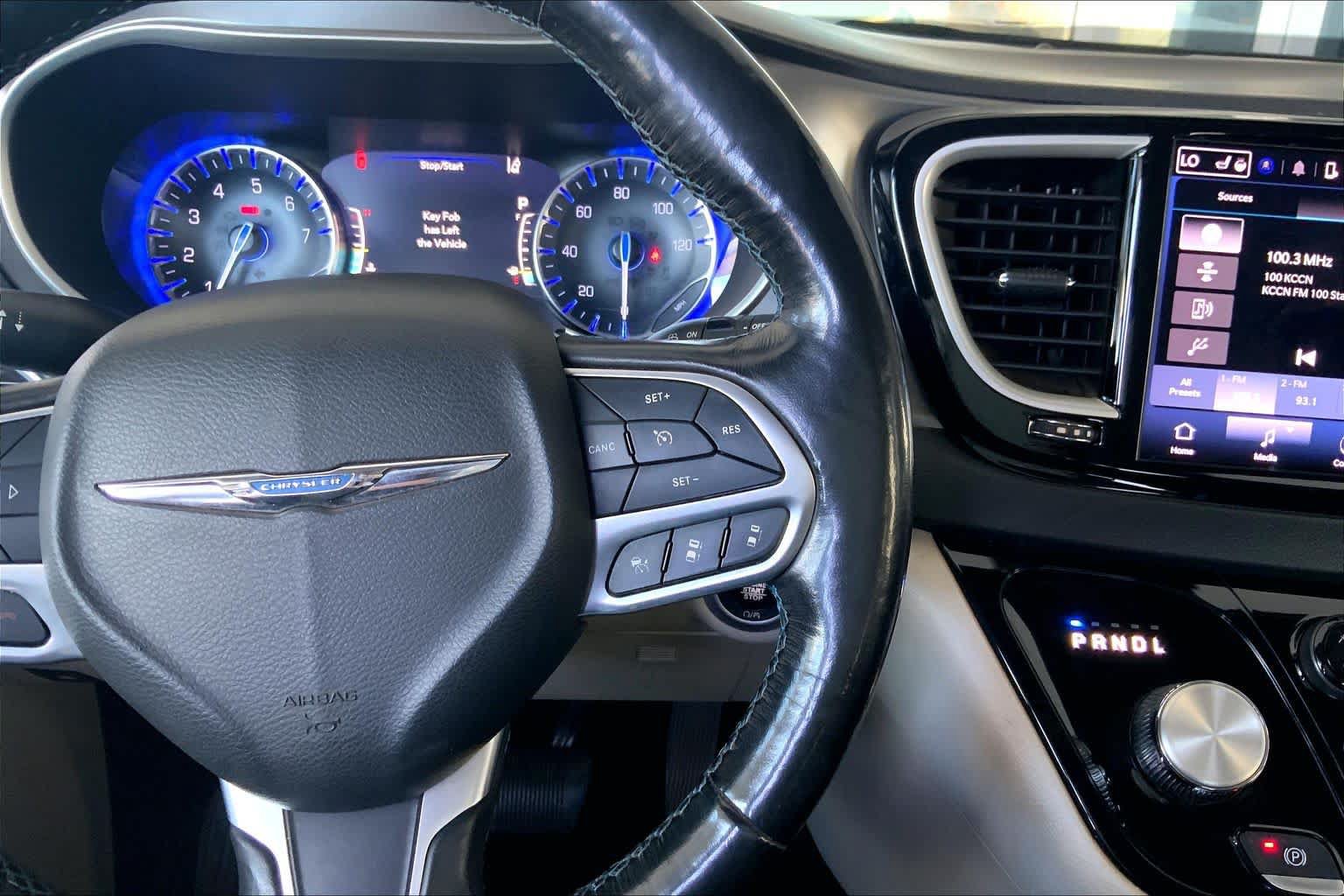 Used 2021 Chrysler Pacifica Touring-L FWD image 25