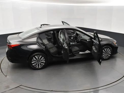 Used 2024 Nissan Altima 2.5 SV image 6