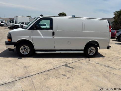 Used 2024 GMC Savana 2500 w/ Driver Convenience Package RWD image 4
