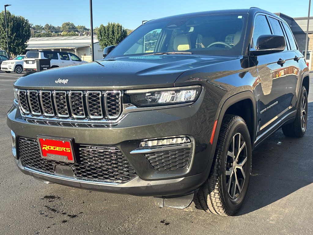Used 2024 Jeep Grand Cherokee Limited w/ Trailer Tow Package AWD/4WD image 3