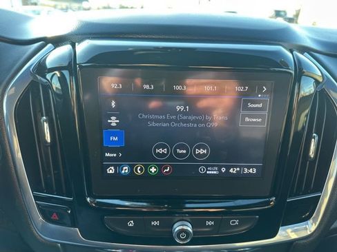 Used 2023 Chevrolet Traverse LT image 19