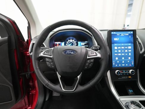 Used 2024 Ford Edge SEL w/ Convenience Package image 4