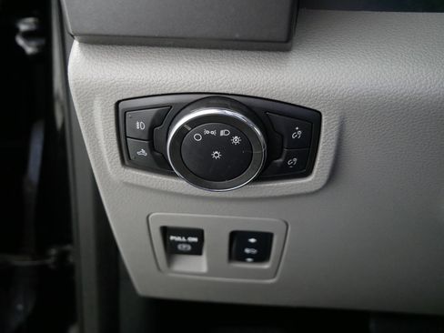Used 2018 Ford F150 XLT w/ Equipment Group 302A Luxury AWD/4WD image 26