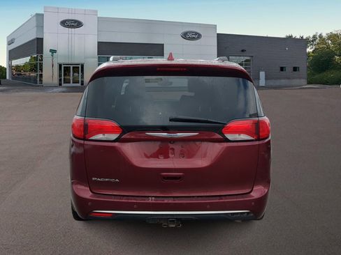 Used 2018 Chrysler Pacifica Touring-L Plus image 10