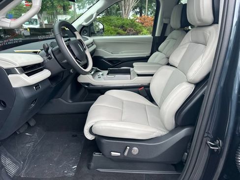 New 2026 Lincoln Navigator L Premier AWD/4WD image 11