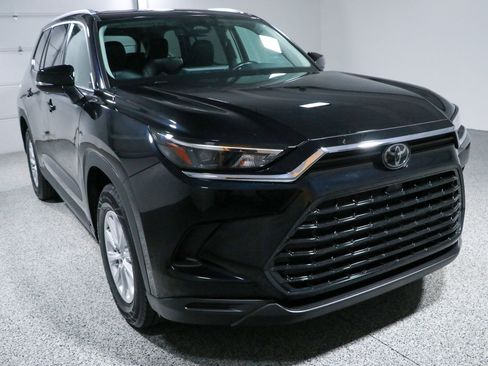 Used 2025 Toyota Grand Highlander AWD image 5