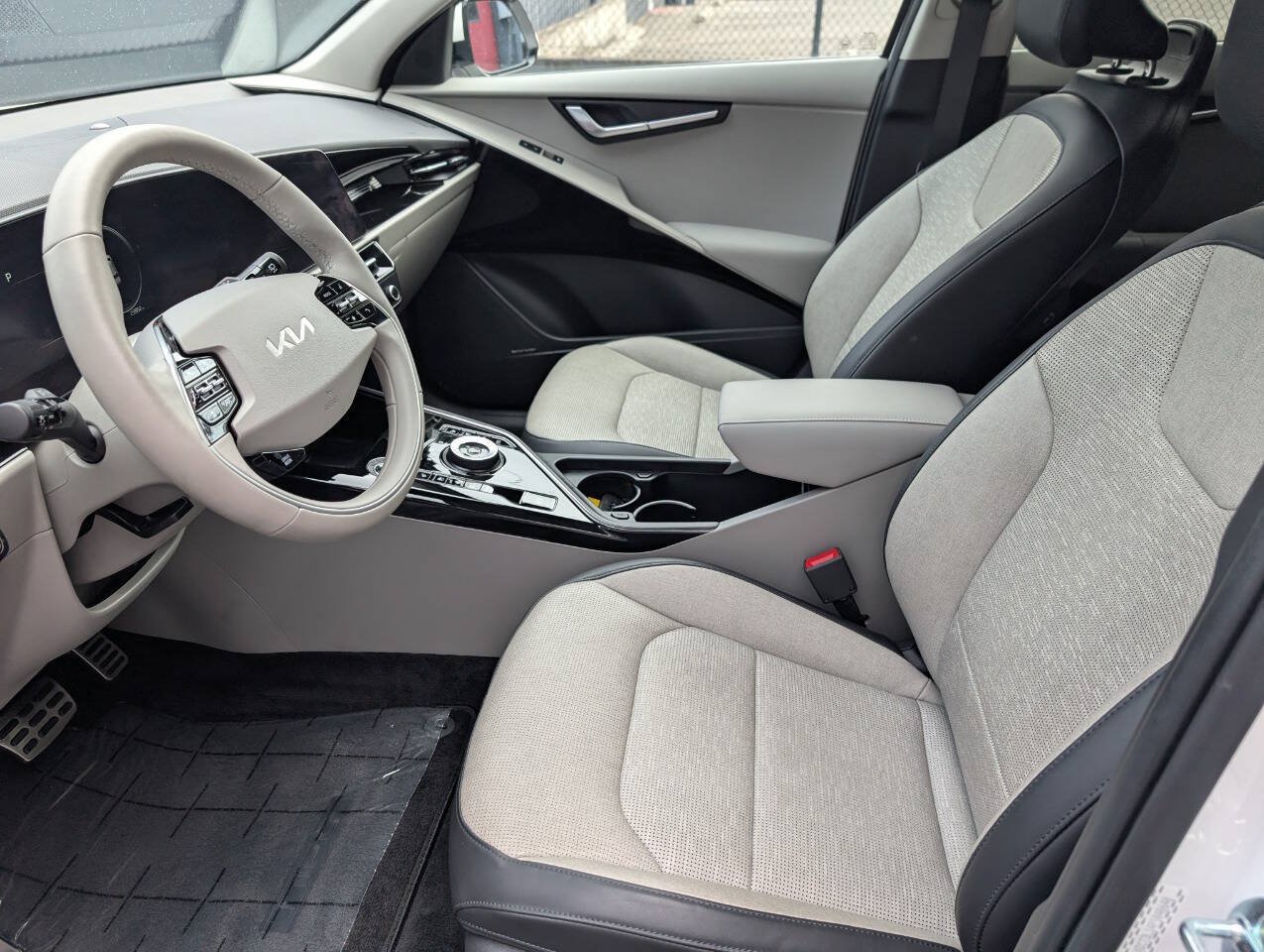 Used 2023 Kia Niro Wave w/ Wave Preserve Package FWD image 10