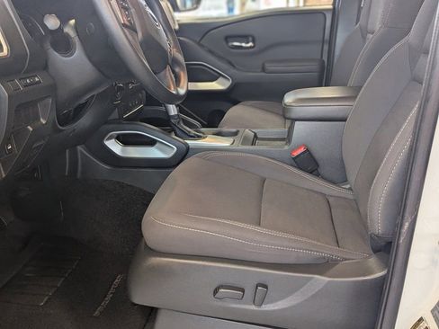 Used 2024 Nissan Frontier SV w/ Technology Package image 10