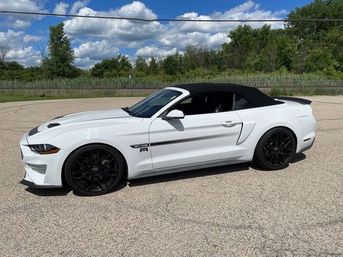 Used 2021 Ford Mustang GT Premium w/ Equipment Group 401A RWD image 3