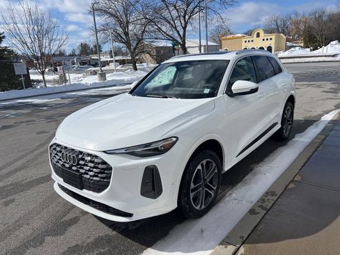 Used 2025 Audi Q5 Premium w/ Convenience Package image 48