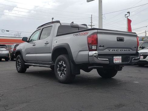 Used 2019 Toyota Tacoma TRD Off-Road AWD/4WD image 5