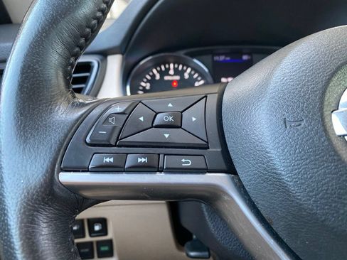Used 2018 Nissan Rogue SV w/ Premium Package FWD image 30