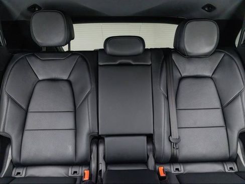 Used 2024 Porsche Cayenne AWD/4WD image 19