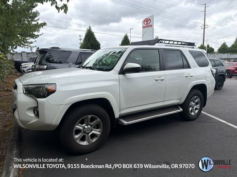 Used 2017 Toyota 4Runner SR5 AWD/4WD image 1