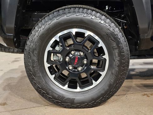 Used 2025 Toyota Tacoma TRD Off-Road w/ TRD Off Road Upgrade Package AWD/4WD image 17