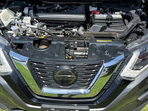 Used 2020 Nissan Rogue SV FWD image 11