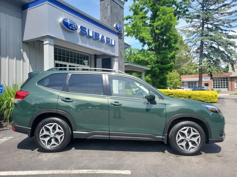 Used 2023 Subaru Forester Premium AWD/4WD image 2