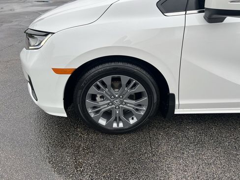 Certified 2025 Honda Odyssey Touring image 8