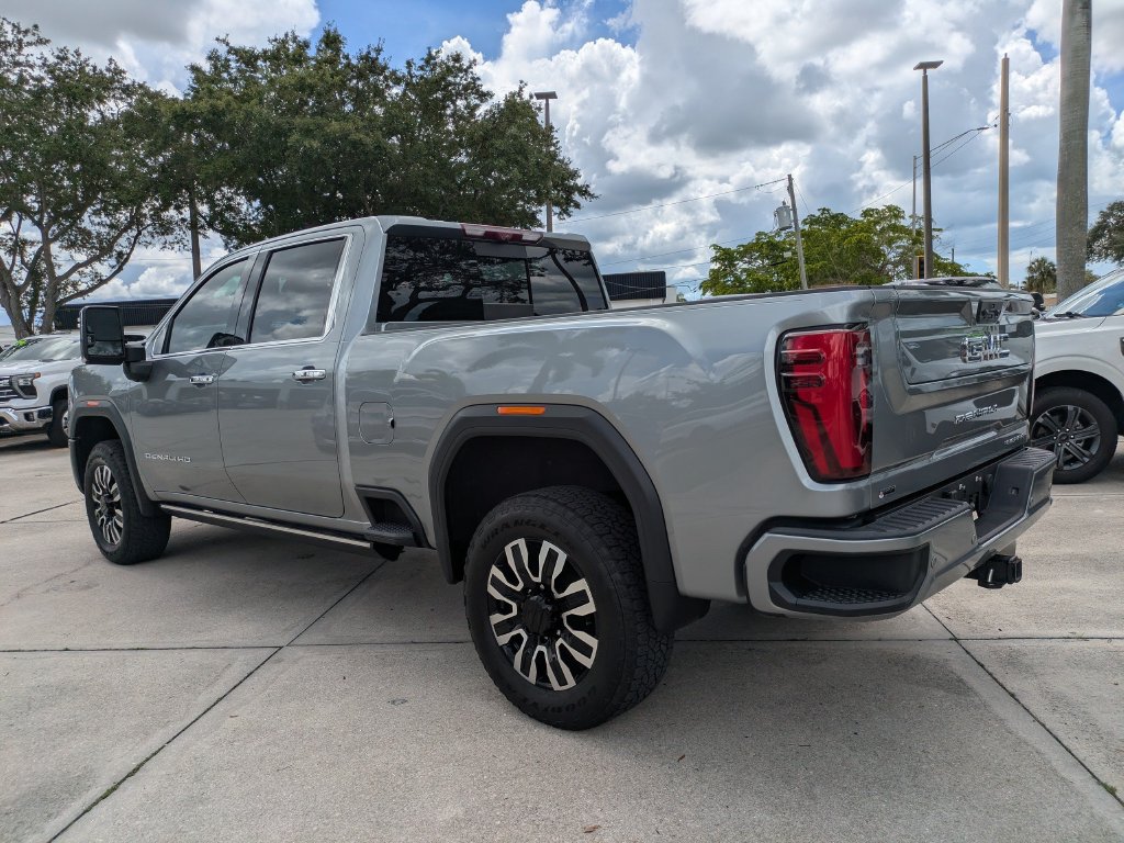 Used 2024 GMC Sierra 2500 Denali Ultimate AWD/4WD image 6