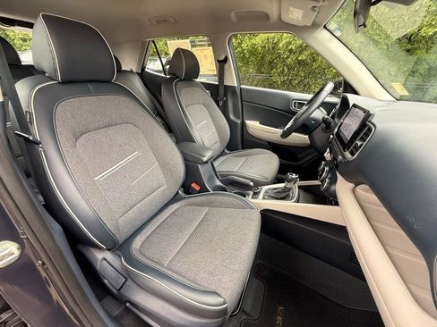 Used 2023 Hyundai Venue Limited w/ Cargo Package FWD image 38