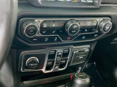 Used 2023 Jeep Gladiator Sport AWD/4WD image 16