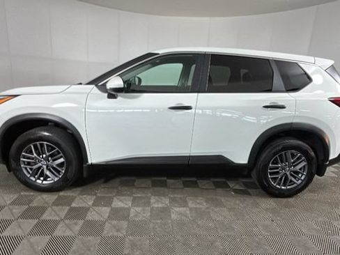 Used 2023 Nissan Rogue S AWD/4WD image 5