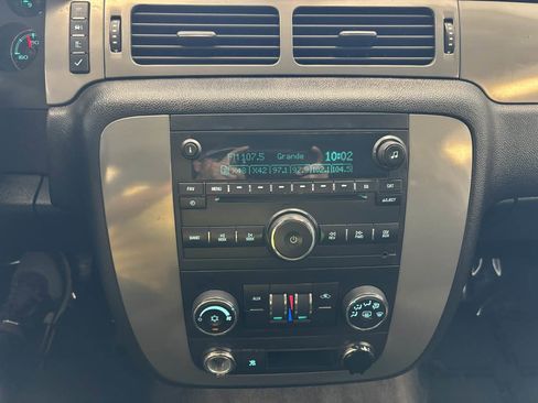 Used 2008 Chevrolet Suburban LS image 16