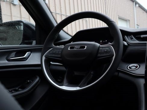 New 2025 Jeep Grand Cherokee Altitude image 40