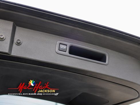 Used 2022 Toyota Highlander XSE image 11