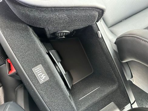 Used 2025 Porsche Taycan image 28