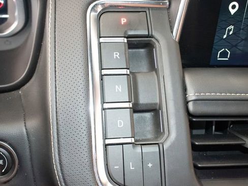 Used 2023 GMC Yukon SLT w/ SLT Luxury Package AWD/4WD image 34