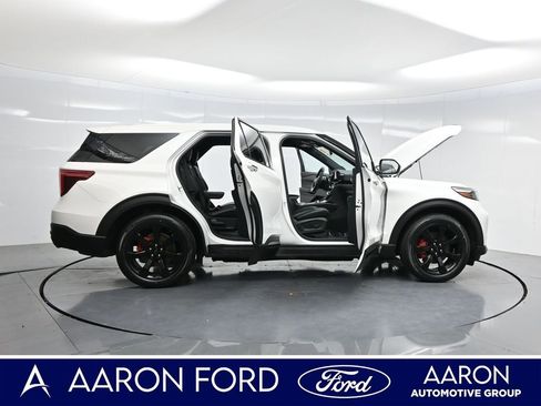 Used 2022 Ford Explorer ST w/ ST Street Pack image 4