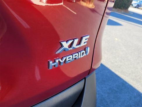 Used 2022 Toyota RAV4 XLE Premium image 8