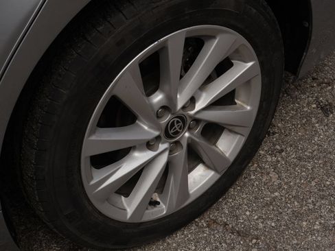 Used 2022 Toyota Camry LE AWD/4WD image 41