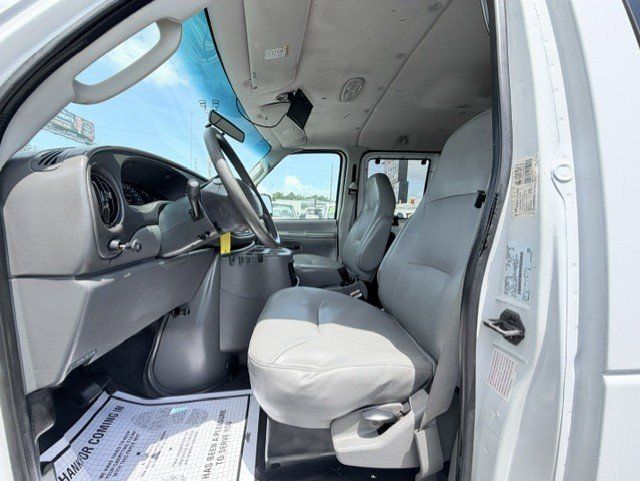 Used 2003 Ford E-350 and Econoline 350 Super Duty RWD image 12