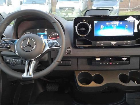 New 2026 Mercedes-Benz Sprinter 2500 image 18