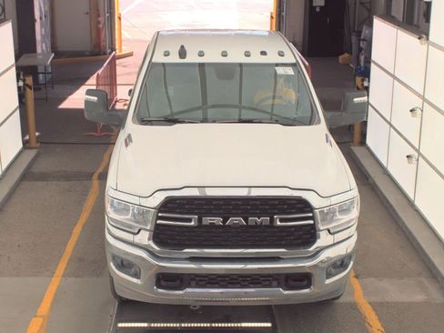 Used 2024 RAM 2500 Big Horn w/ Towing Technology Group AWD/4WD image 3