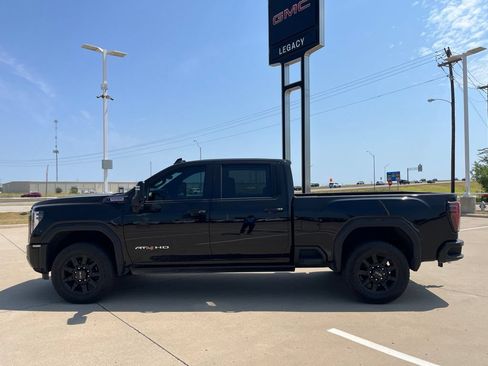 Used 2024 GMC Sierra 2500 AT4 w/ AT4 Premium Plus Package AWD/4WD image 2
