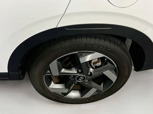 Used 2023 Hyundai Venue SEL FWD image 29