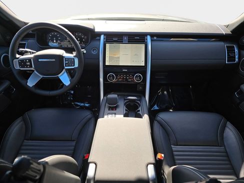 Certified 2025 Land Rover Discovery S AWD/4WD image 9