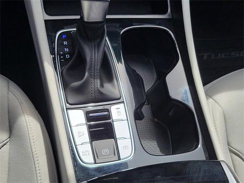 Certified 2025 Hyundai Tucson SE image 24