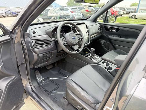 Used 2025 Subaru Forester Touring AWD/4WD image 2