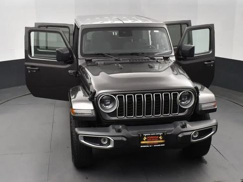 Used 2025 Jeep Wrangler Unlimited Sahara AWD/4WD image 10